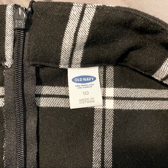 Old Navy Black and White Plaid Skirt - Picture 3 of 3